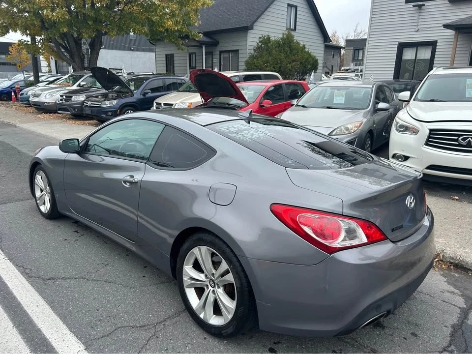 2010 Hyundai Genesis - Image 5 of 10