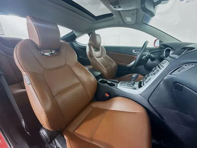 2010 Hyundai Genesis - Image 7 of 11