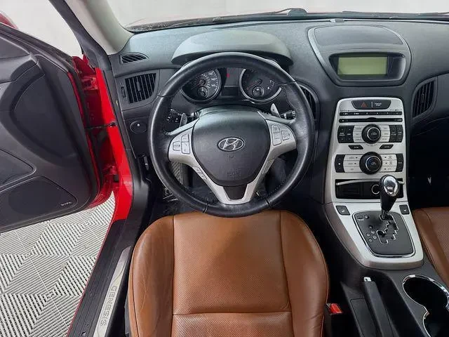 2010 Hyundai Genesis - Image 8 of 11