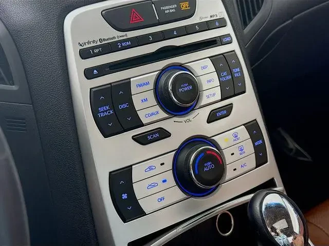 2010 Hyundai Genesis - Image 9 of 11