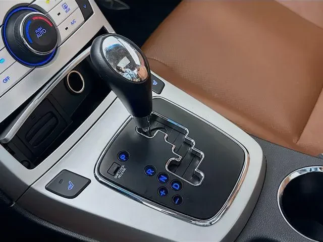 2010 Hyundai Genesis - Image 10 of 11