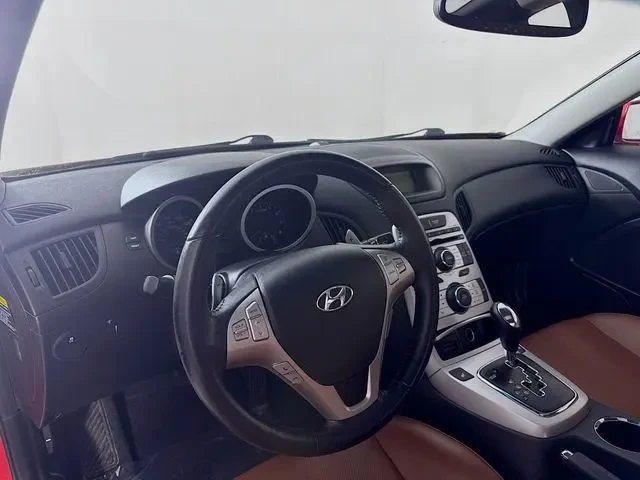 2010 Hyundai Genesis - Image 6 of 11