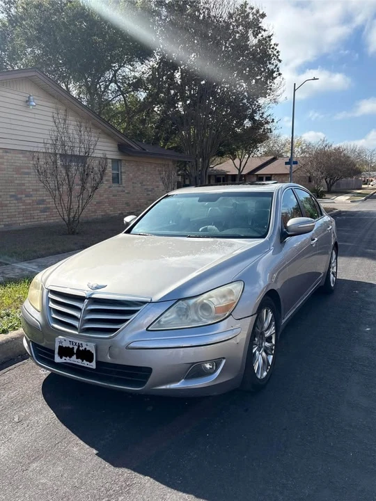 2010 Hyundai Genesis - Image 2 of 10