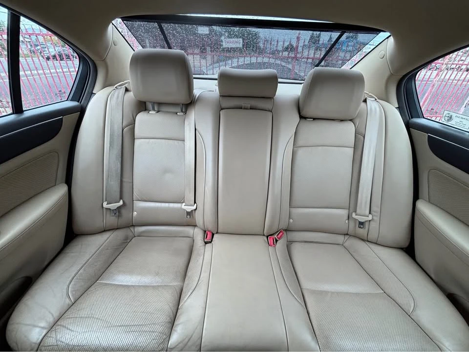 2010 Hyundai Genesis - Image 10 of 11