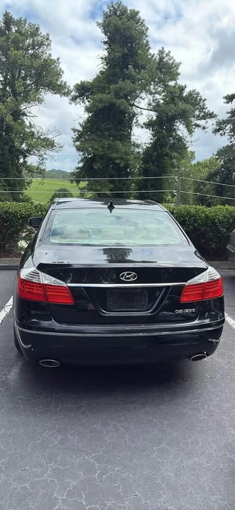 2010 Hyundai Genesis - Image 6 of 8