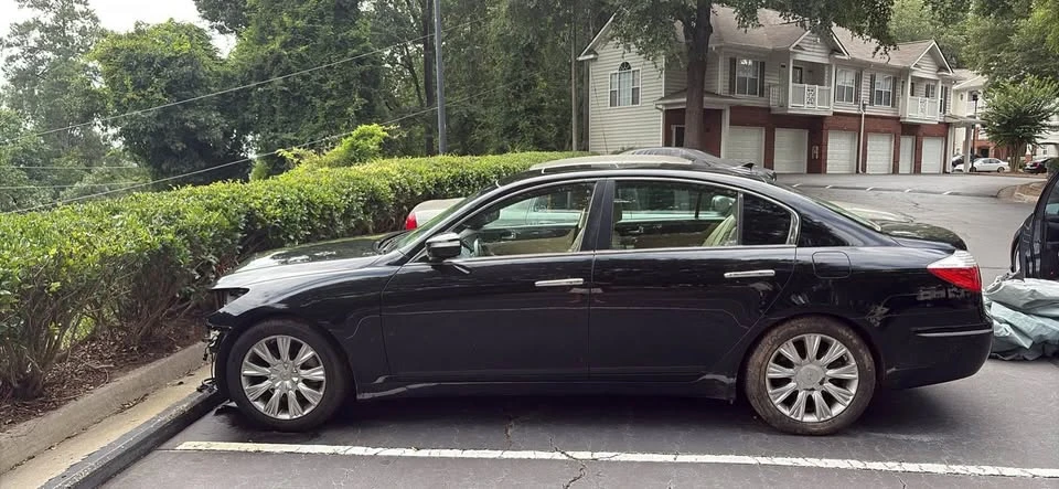 2010 Hyundai Genesis - Image 4 of 8