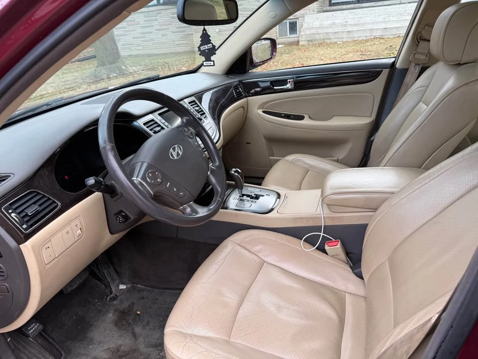 2010 Hyundai Genesis - Image 7 of 8