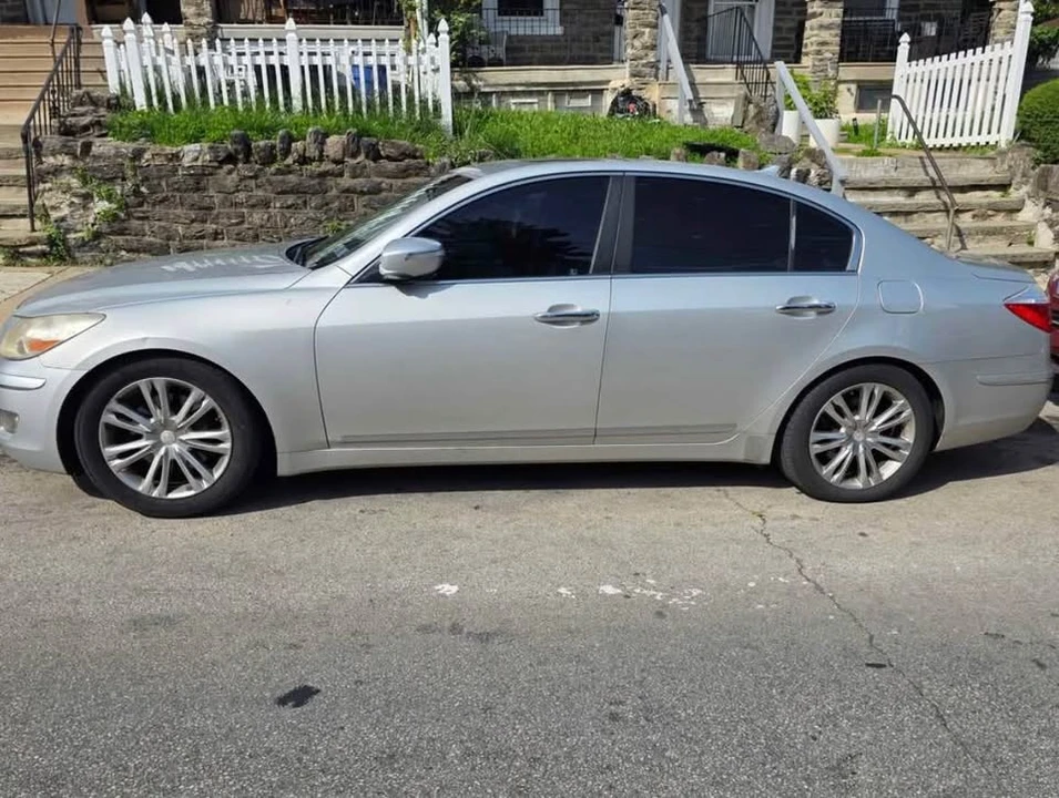 2010 Hyundai Genesis - Image 3 of 3