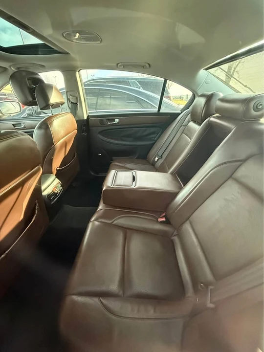 2010 Hyundai Genesis - Image 6 of 6