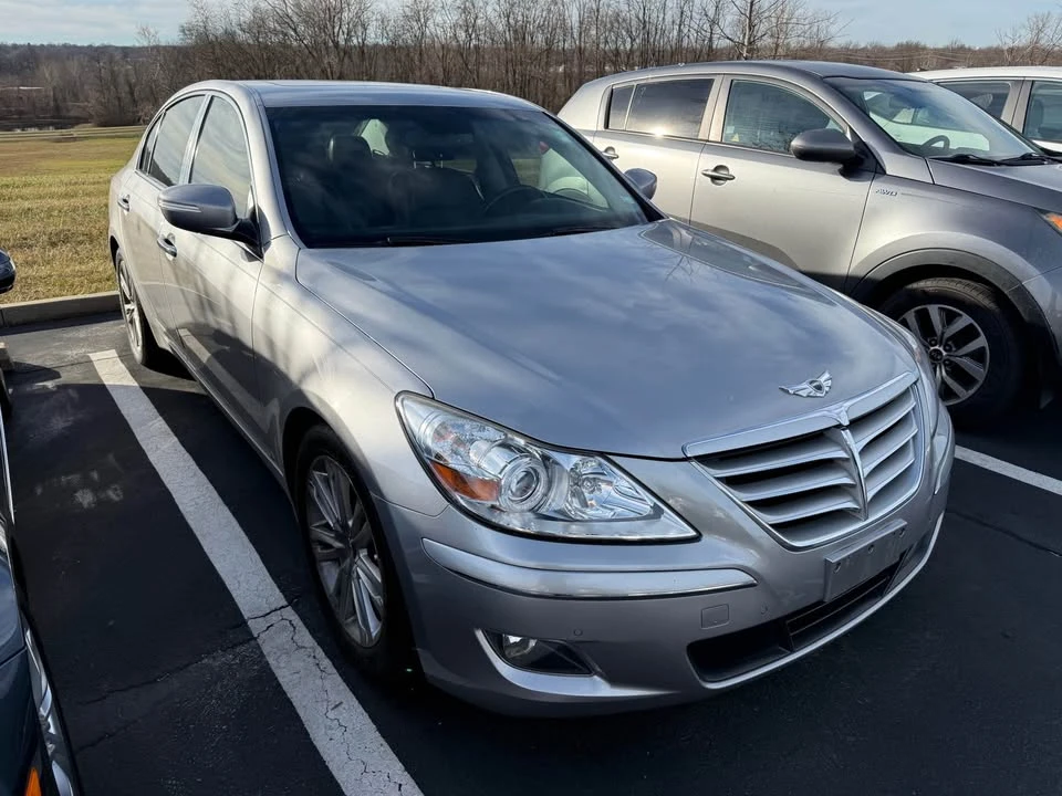 2010 Hyundai Genesis - Image 2 of 6