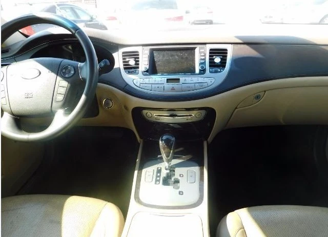 2010 Hyundai Genesis - Image 9 of 11