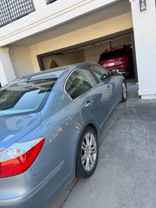 2010 Hyundai Genesis - Image 4 of 8