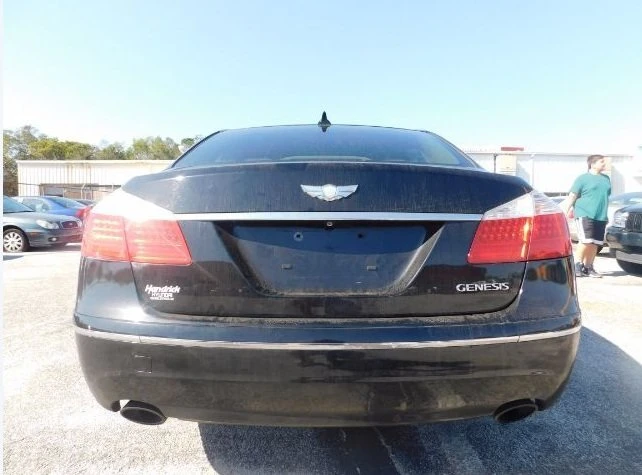 2010 Hyundai Genesis - Image 8 of 11