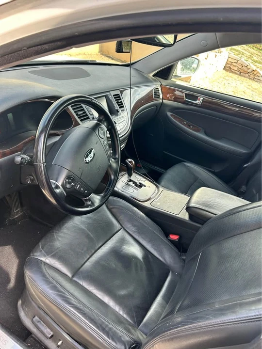 2010 Hyundai Genesis - Image 4 of 10