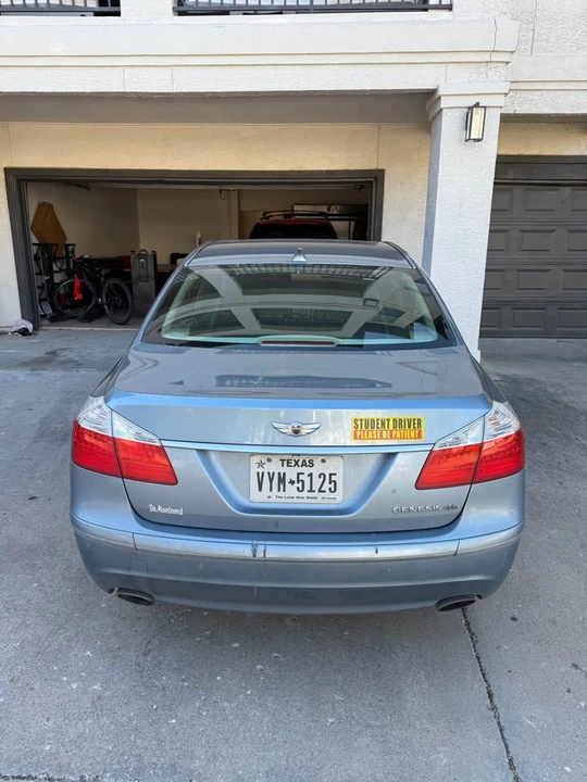 2010 Hyundai Genesis - Image 3 of 8