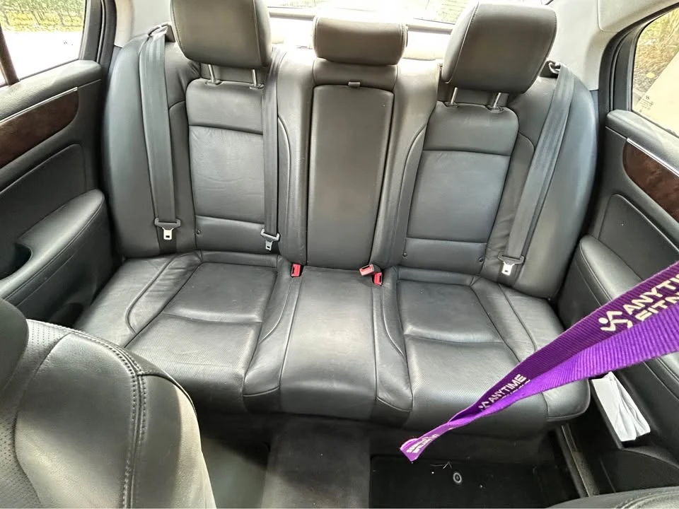 2010 Hyundai Genesis - Image 6 of 10