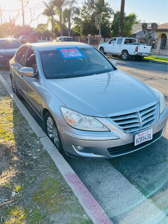 2010 Hyundai Genesis - Image 2 of 4