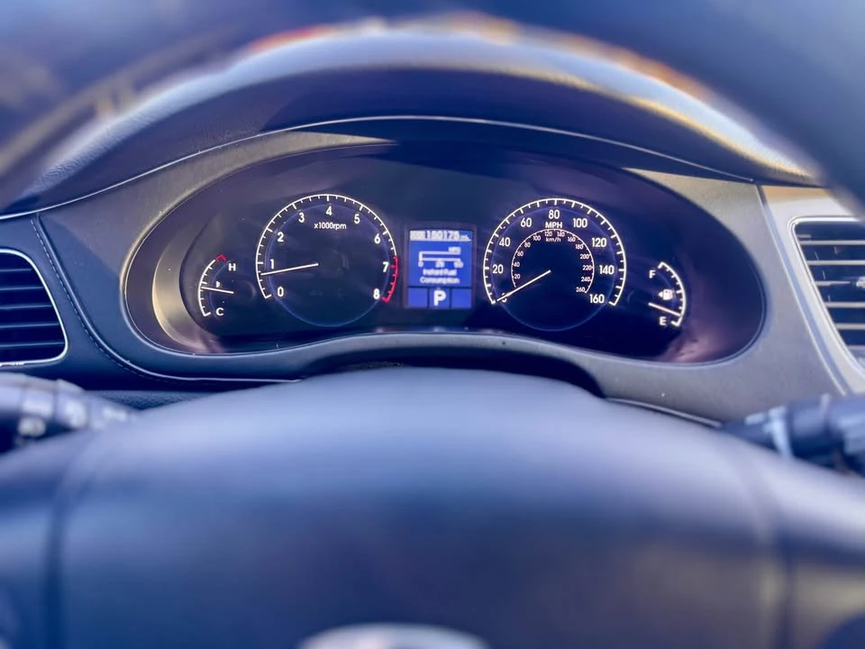 2010 Hyundai Genesis - Image 9 of 18