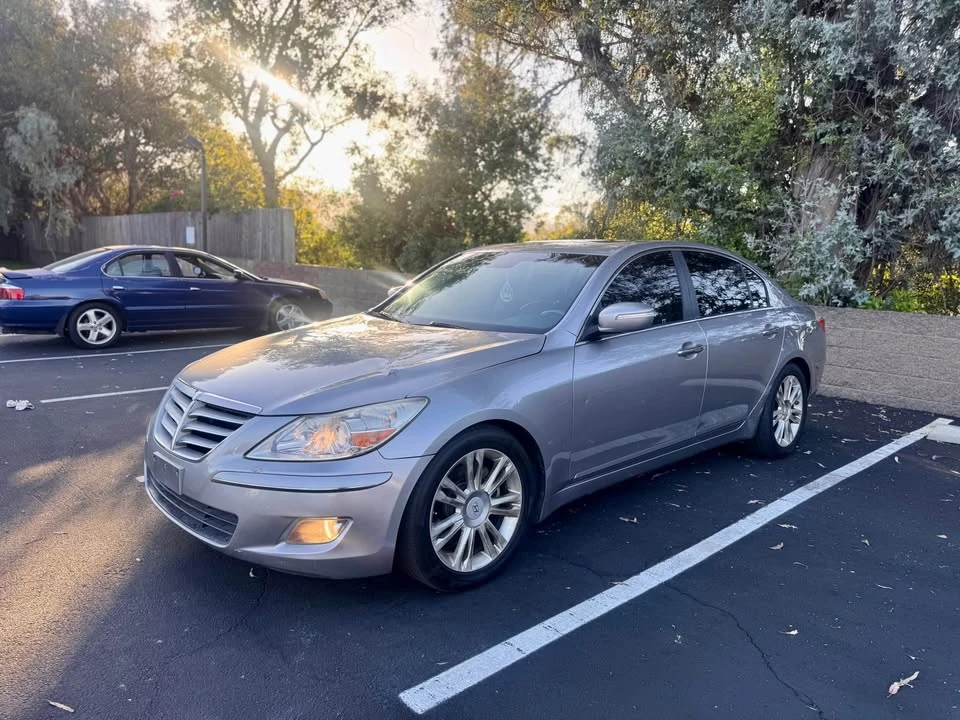 2010 Hyundai Genesis - Image 6 of 18