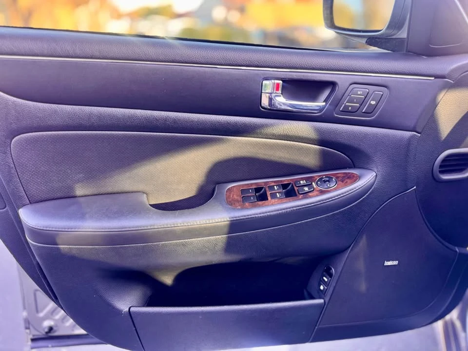 2010 Hyundai Genesis - Image 12 of 18