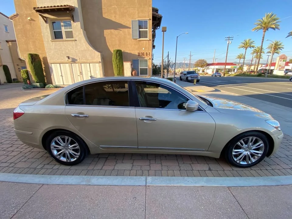 2010 Hyundai Genesis - Image 5 of 20