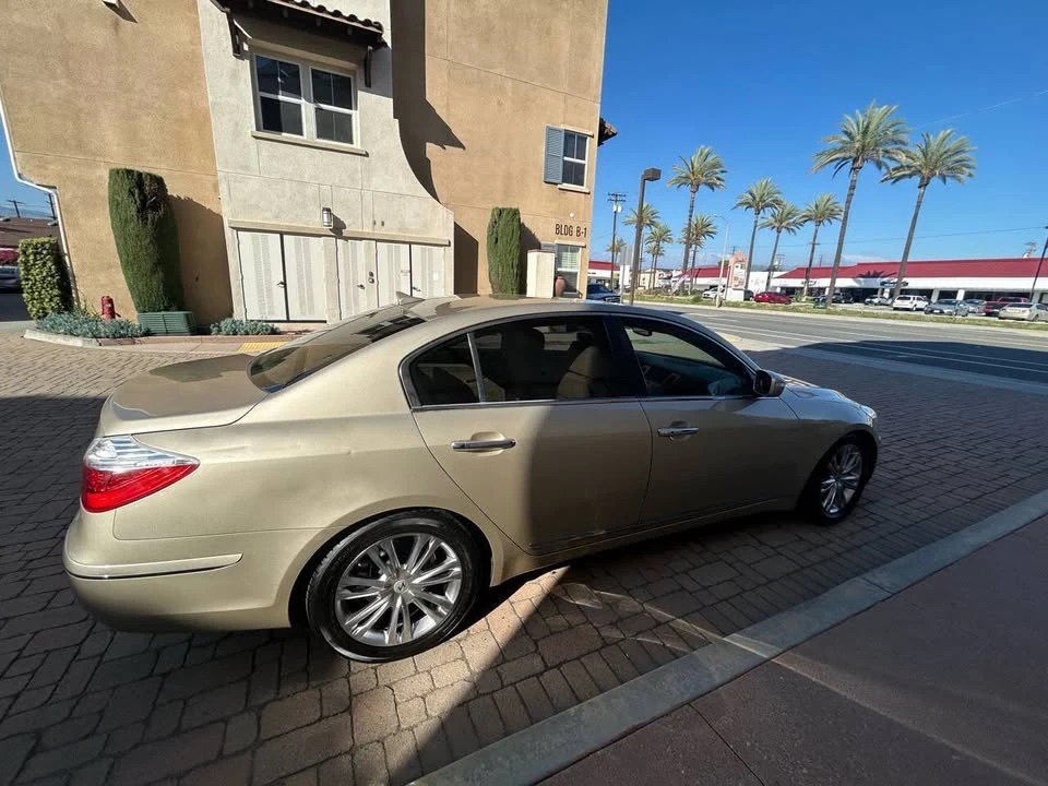 2010 Hyundai Genesis - Image 19 of 20