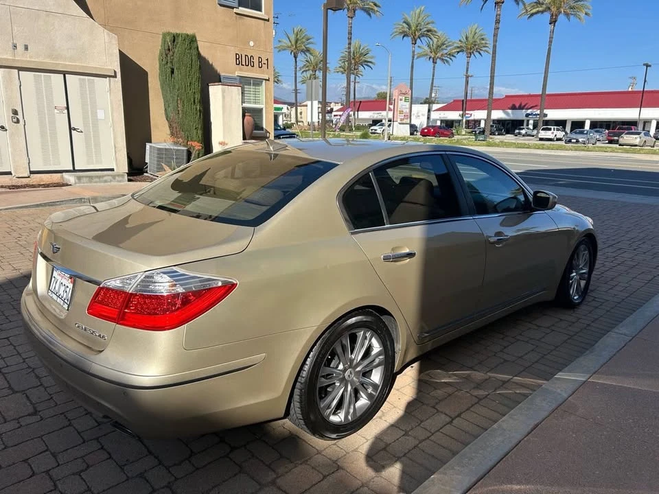 2010 Hyundai Genesis - Image 18 of 20