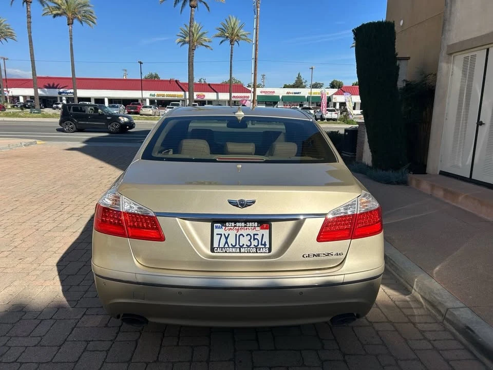 2010 Hyundai Genesis - Image 15 of 20