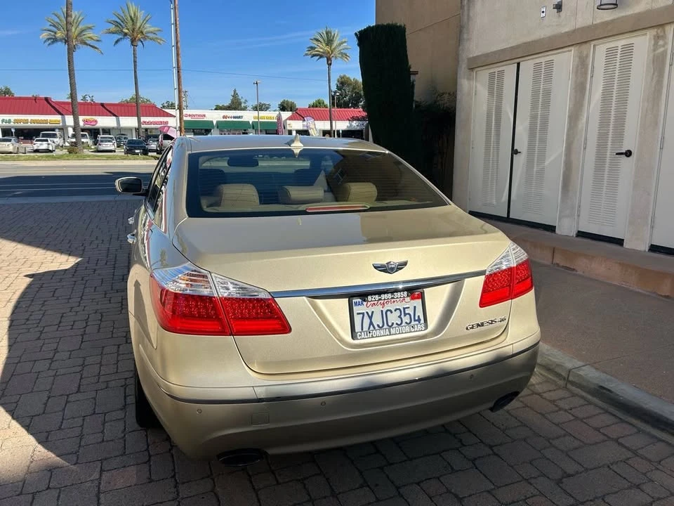 2010 Hyundai Genesis - Image 14 of 20