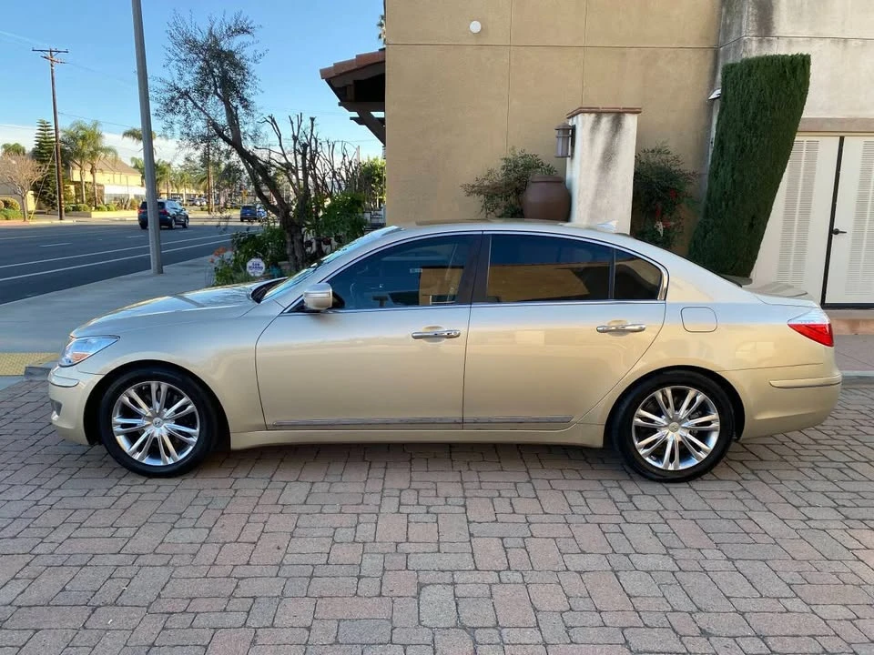 2010 Hyundai Genesis - Image 3 of 20