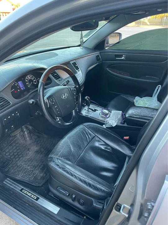 2010 Hyundai Genesis - Image 6 of 6