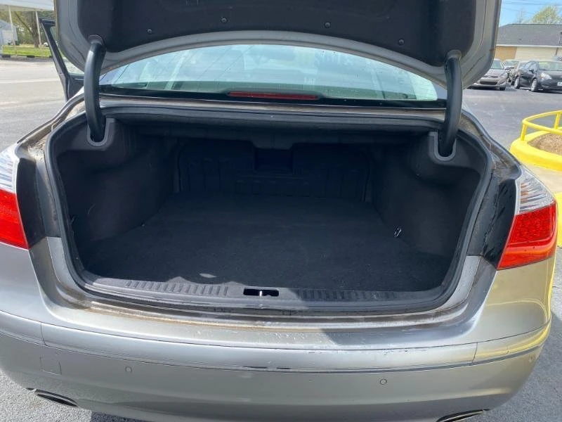 2010 Hyundai Genesis - Image 14 of 18