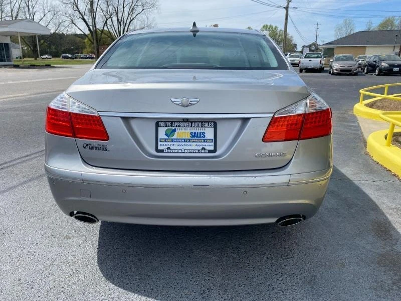 2010 Hyundai Genesis - Image 5 of 18
