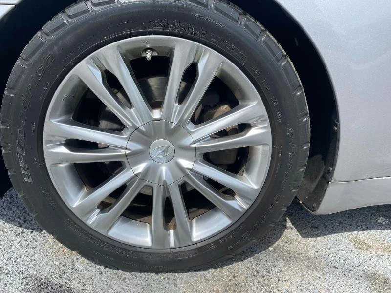 2010 Hyundai Genesis - Image 15 of 18