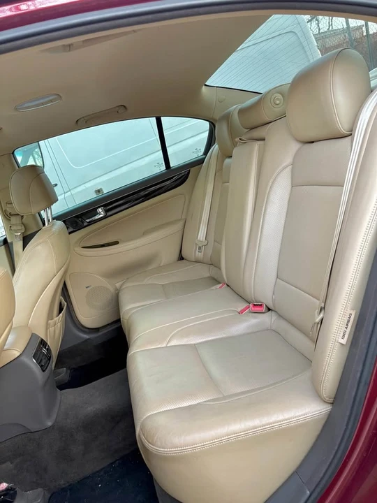 2010 Hyundai Genesis - Image 15 of 16