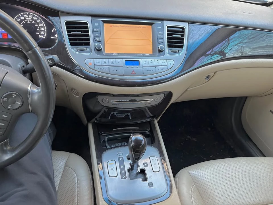 2010 Hyundai Genesis - Image 13 of 16
