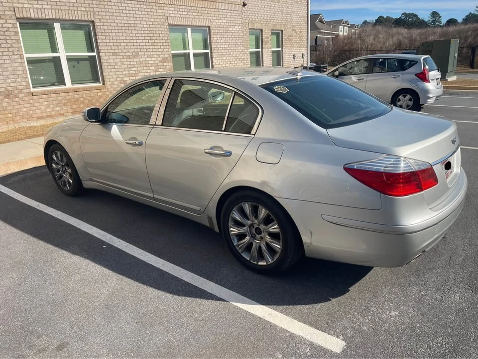 2010 Hyundai Genesis - Image 6 of 15