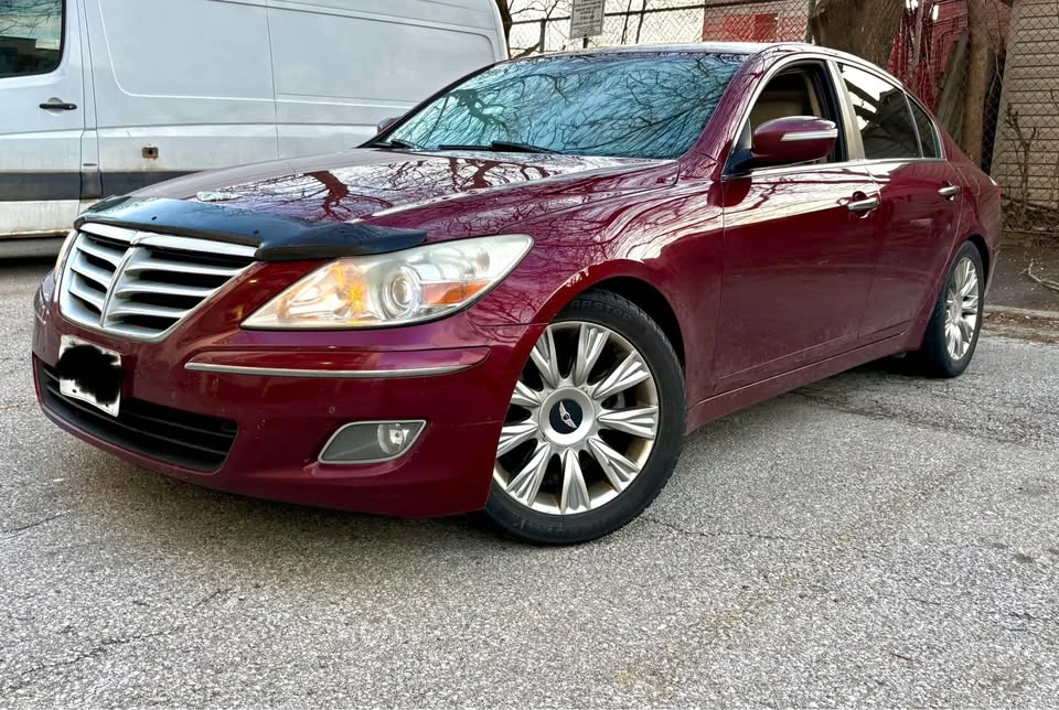 2010 Hyundai Genesis - Image 2 of 16