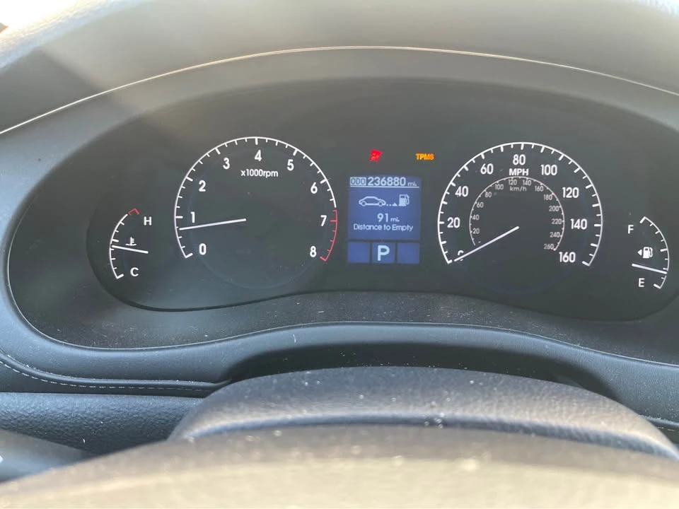 2010 Hyundai Genesis - Image 11 of 15