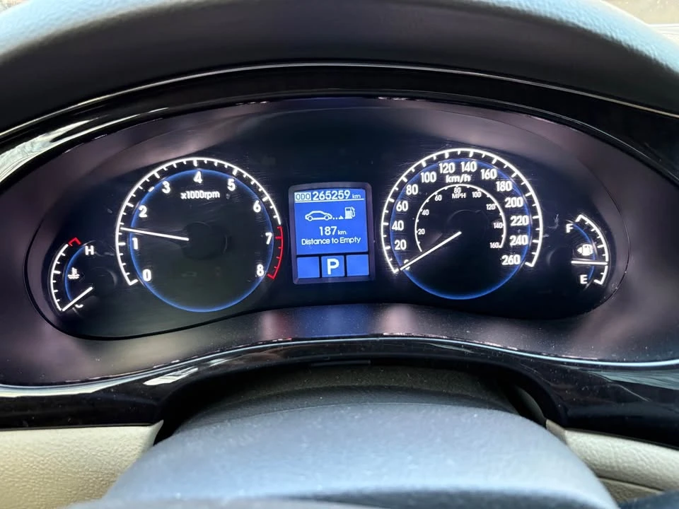 2010 Hyundai Genesis - Image 13 of 16