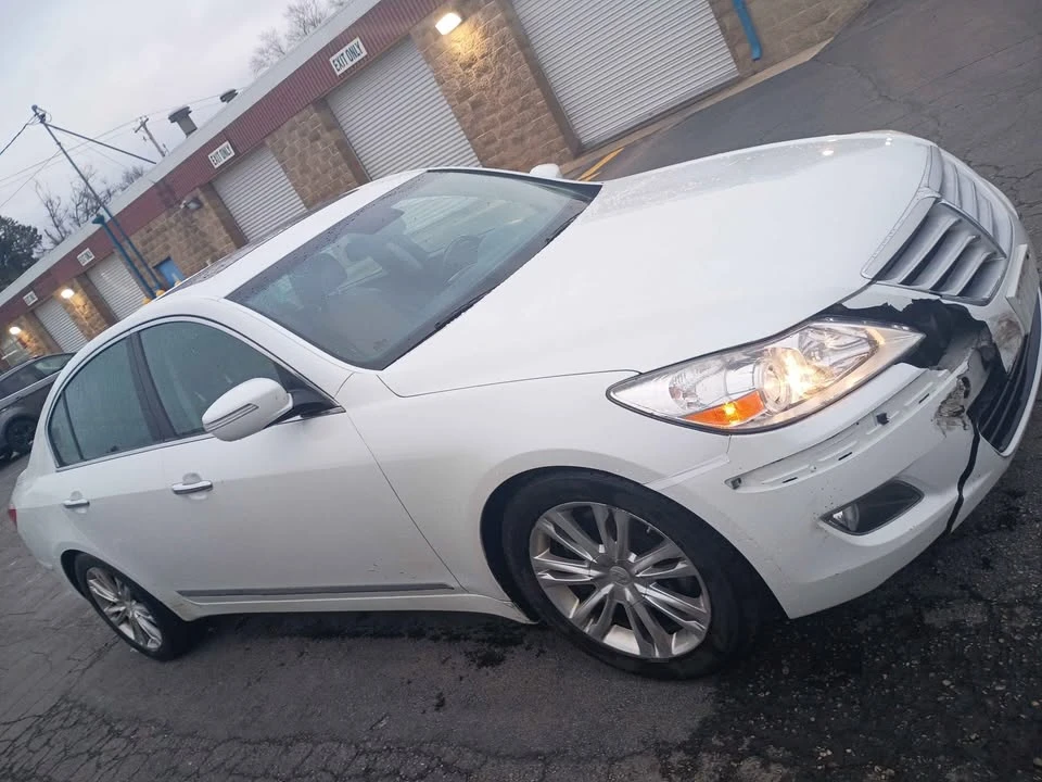 2010 Hyundai Genesis - Image 7 of 13