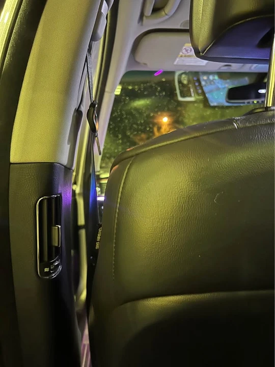 2010 Hyundai Genesis - Image 8 of 12