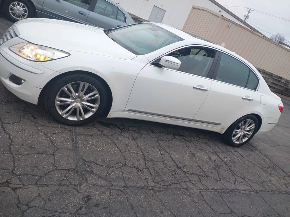 2010 Hyundai Genesis - Image 5 of 13
