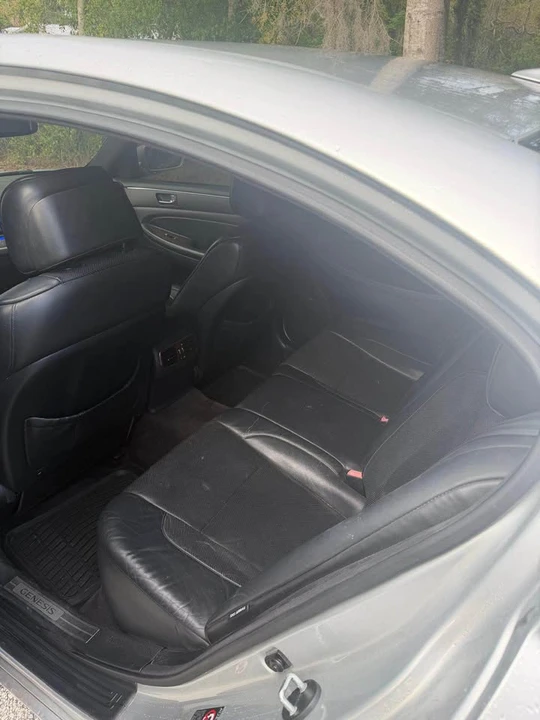 2010 Hyundai Genesis - Image 4 of 9