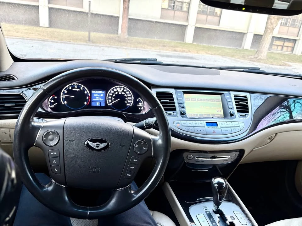 2010 Hyundai Genesis - Image 9 of 16