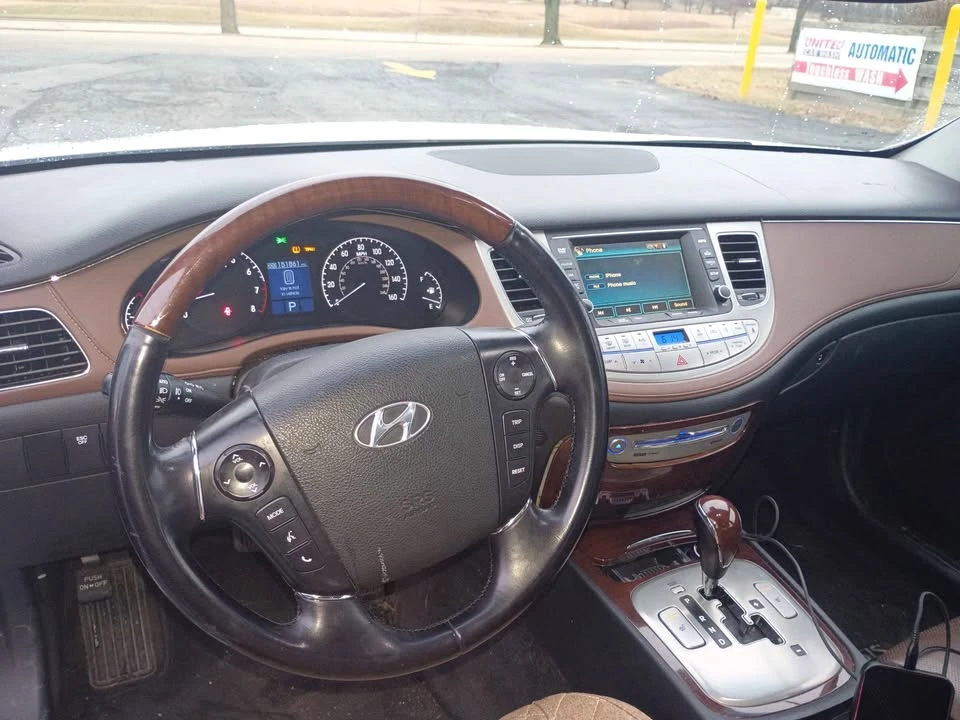 2010 Hyundai Genesis - Image 8 of 13