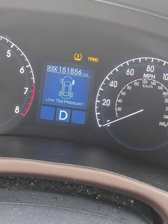 2010 Hyundai Genesis - Image 12 of 13