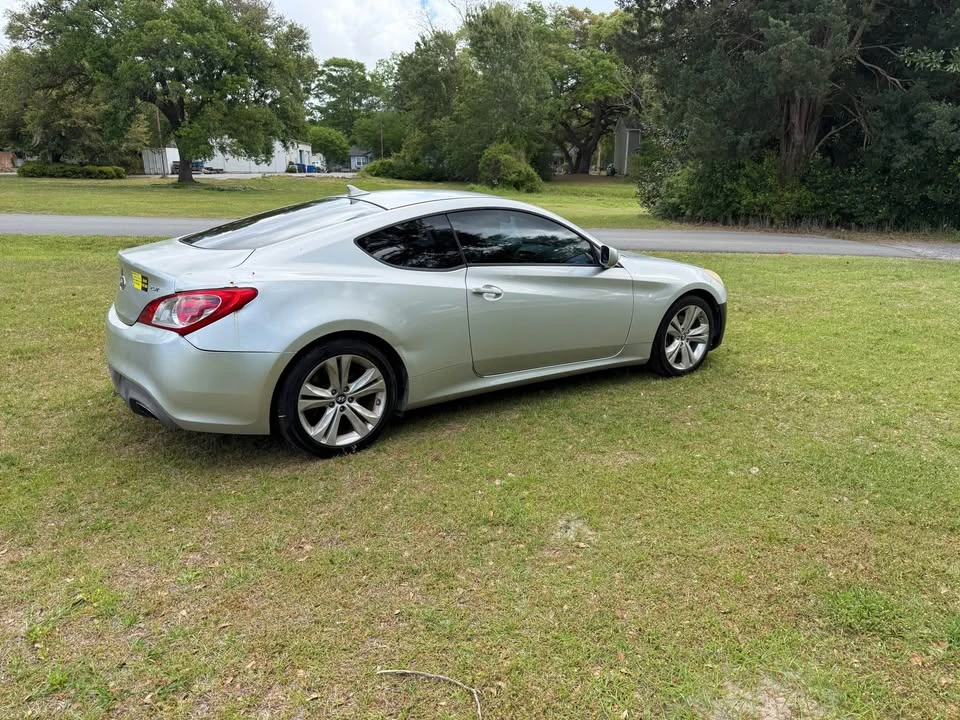 2010 Hyundai Genesis - Image 2 of 9