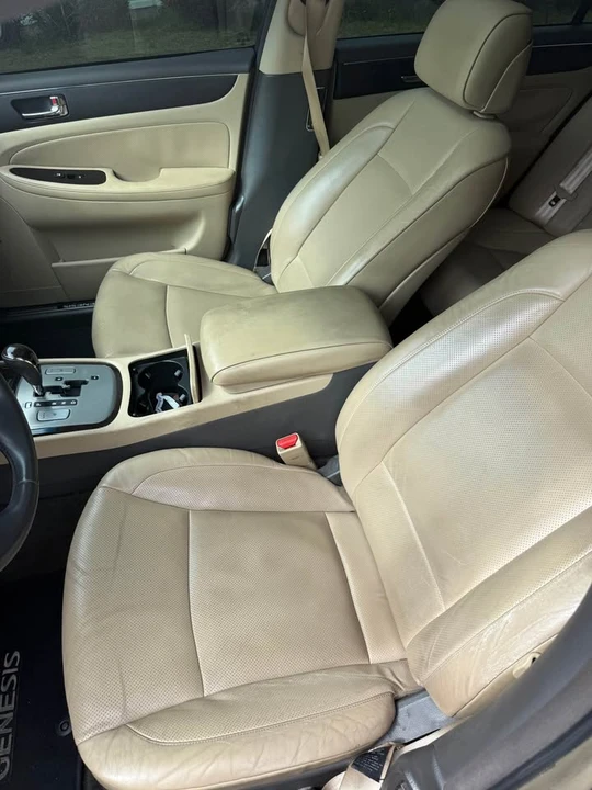 2010 Hyundai Genesis - Image 4 of 4