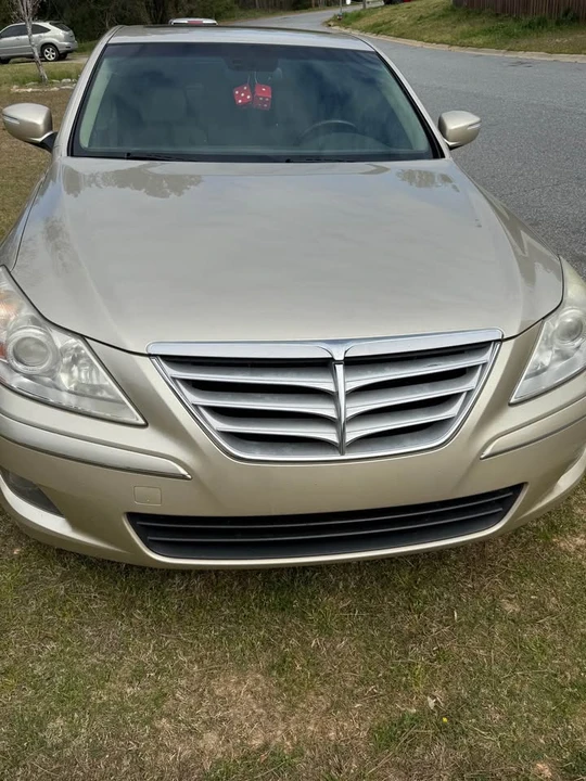 2010 Hyundai Genesis - Image 2 of 4